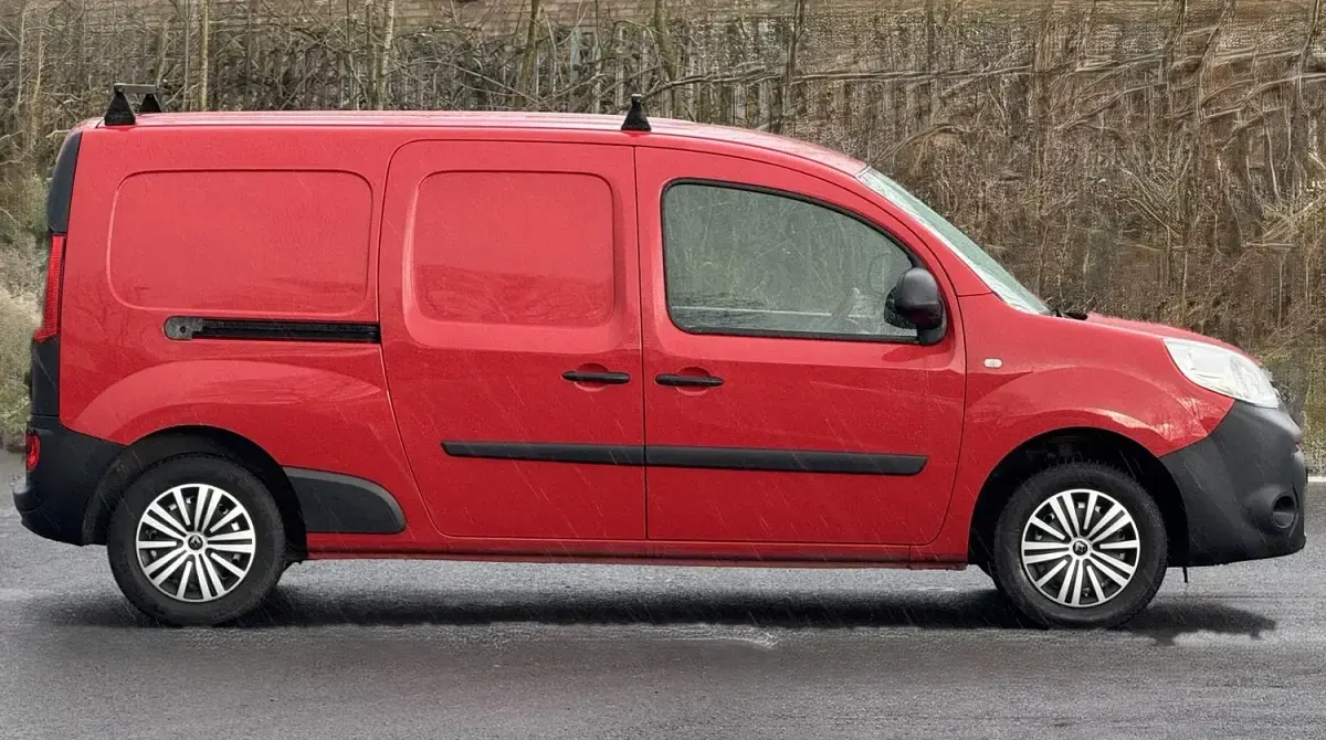 Used Renault Kangoo Business 90 HP (66 kW) 2017 Red MPV