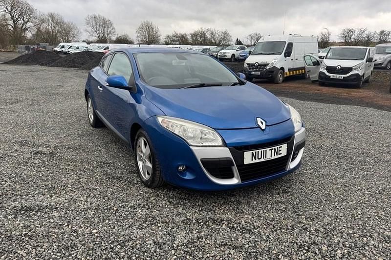 Used Renault Mégane III Dynamique 110 HP (80 kW) 2011 Coupe