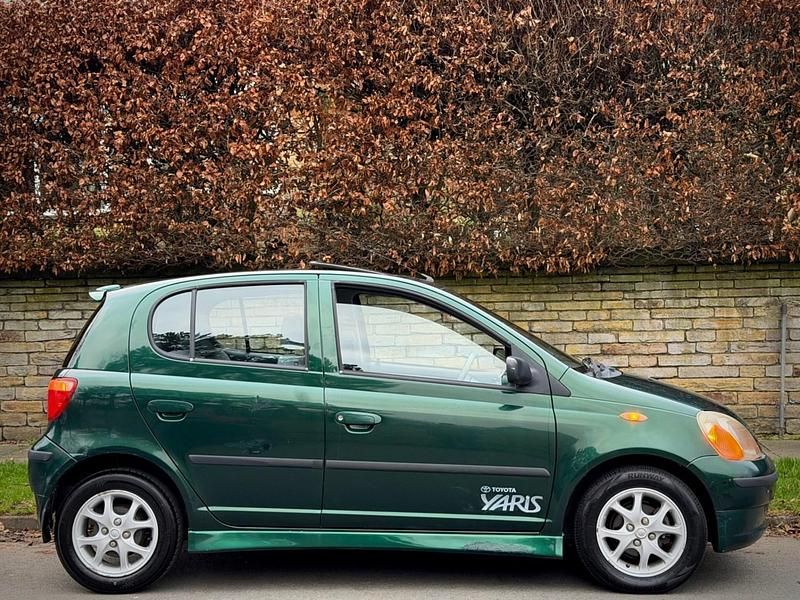 Used Toyota Yaris 2000 Green Hatchback