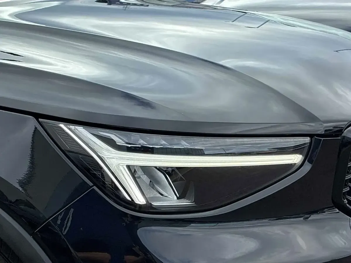 Used Volvo XC40 Plus 163 HP (119 kW) 2023 Black SUV