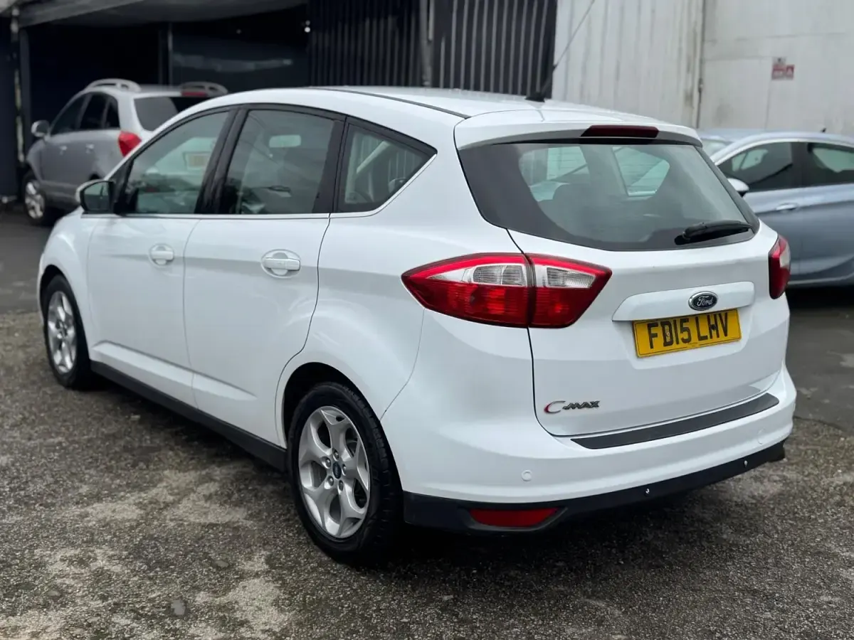 Begagnad Ford C-MAX Zetec 115 HK (84 kW) 2015 Vit Minibuss