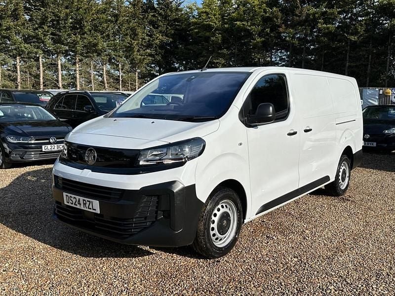 Used Vauxhall Vivaro 143 HP (105 kW) 2024 White MPV