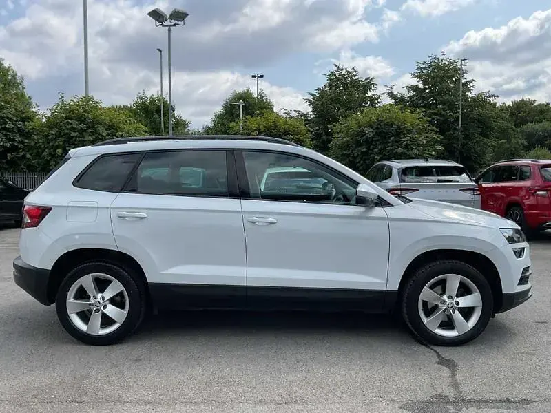 Used Skoda Karoq SE 150 HP (110 kW) 2019 White SUV