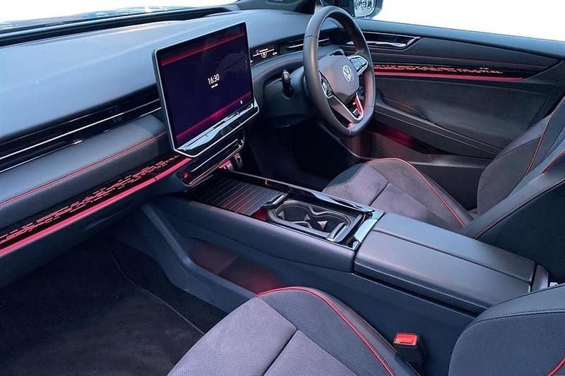 Used VW ID.7 GTX 250 kW (340 HP) 2025 Scale silver with black roof Hatchback