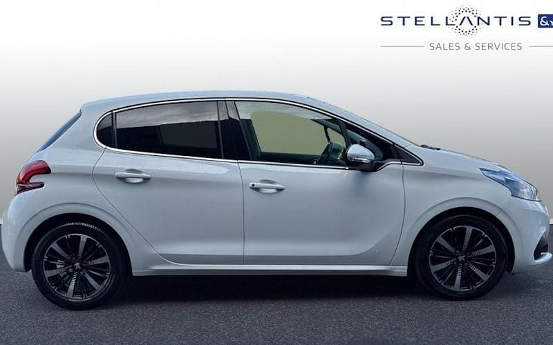 Used Peugeot 208 S 82 HP (60 kW) 2019 White Hatchback