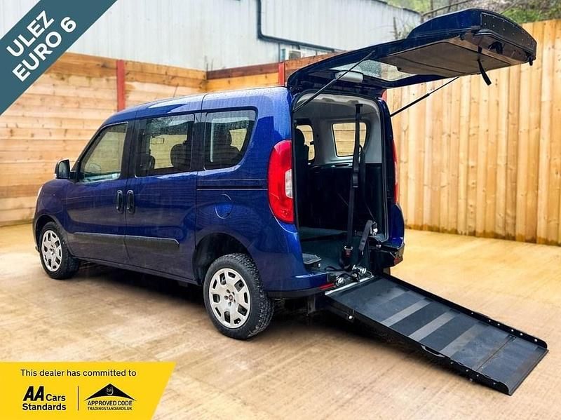 Used Fiat Doblò Easy 2017 Blue MPV