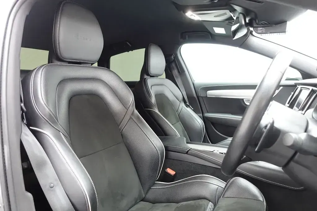 Used Volvo S90 R-Design 190 HP (139 kW) 2019 Silver Sedan
