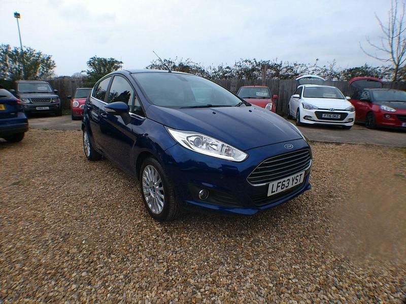 Used Ford Fiesta Titanium 105 HP (77 kW) 2013 Blue Hatchback