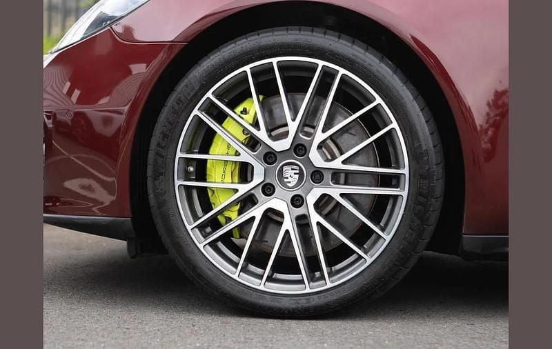 Used Porsche Panamera Sport Turismo 552 HP (405 kW) 2021 Red Estate