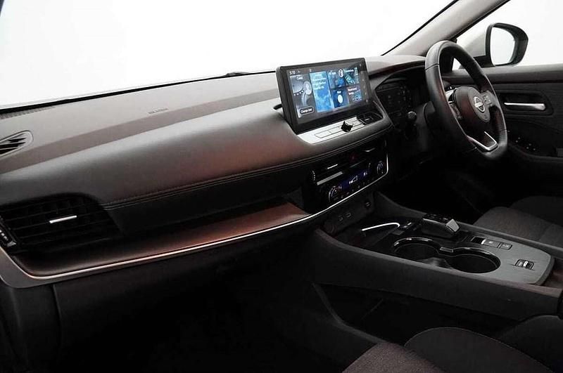 Used Nissan X-Trail N-Connecta 213 HP (156 kW) 2024 Silver SUV