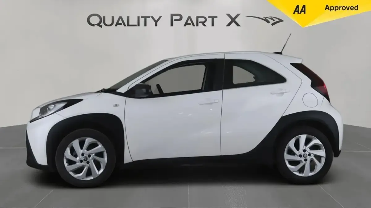 Used Toyota Aygo X PURE 72 HP (52 kW) 2023 White SUV
