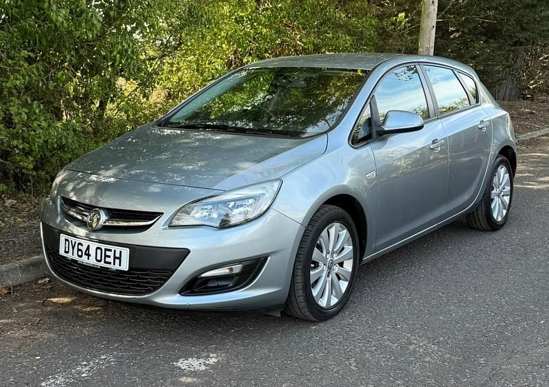 Used Vauxhall Astra Design Edition 136 HP (100 kW) 2014 Silver Hatchback