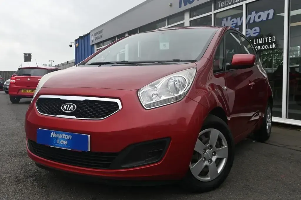 Used Kia Venga 89 HP (65 kW) 2013 Red Hatchback