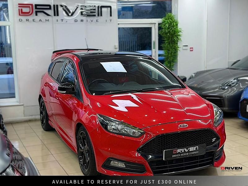 Used Ford Focus ST 185 HP (136 kW) 2015 Red Hatchback