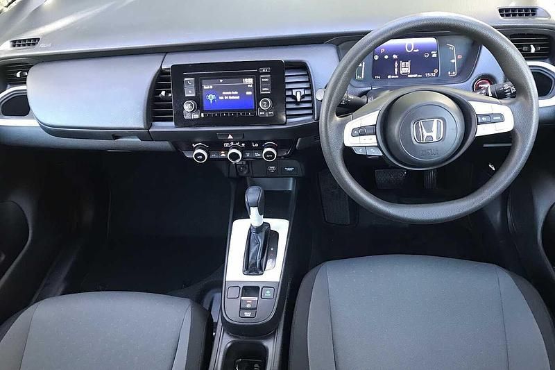 Used Honda Jazz Hybrid 109 HP (80 kW) 2023 Platinum white Hatchback