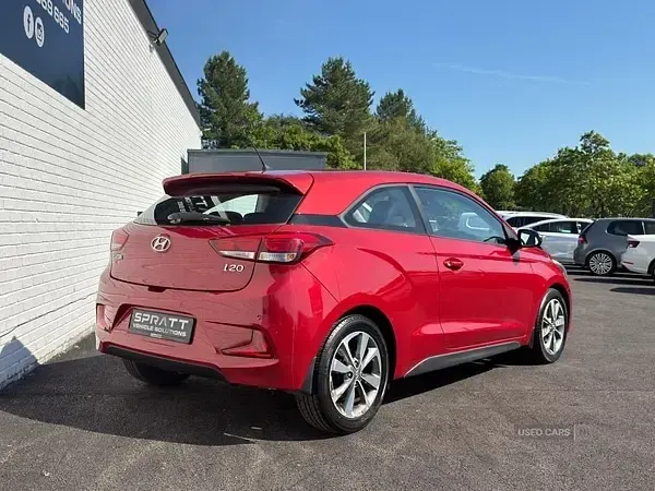 Used Hyundai i20 SE 84 HP (61 kW) 2015 Red Coupe