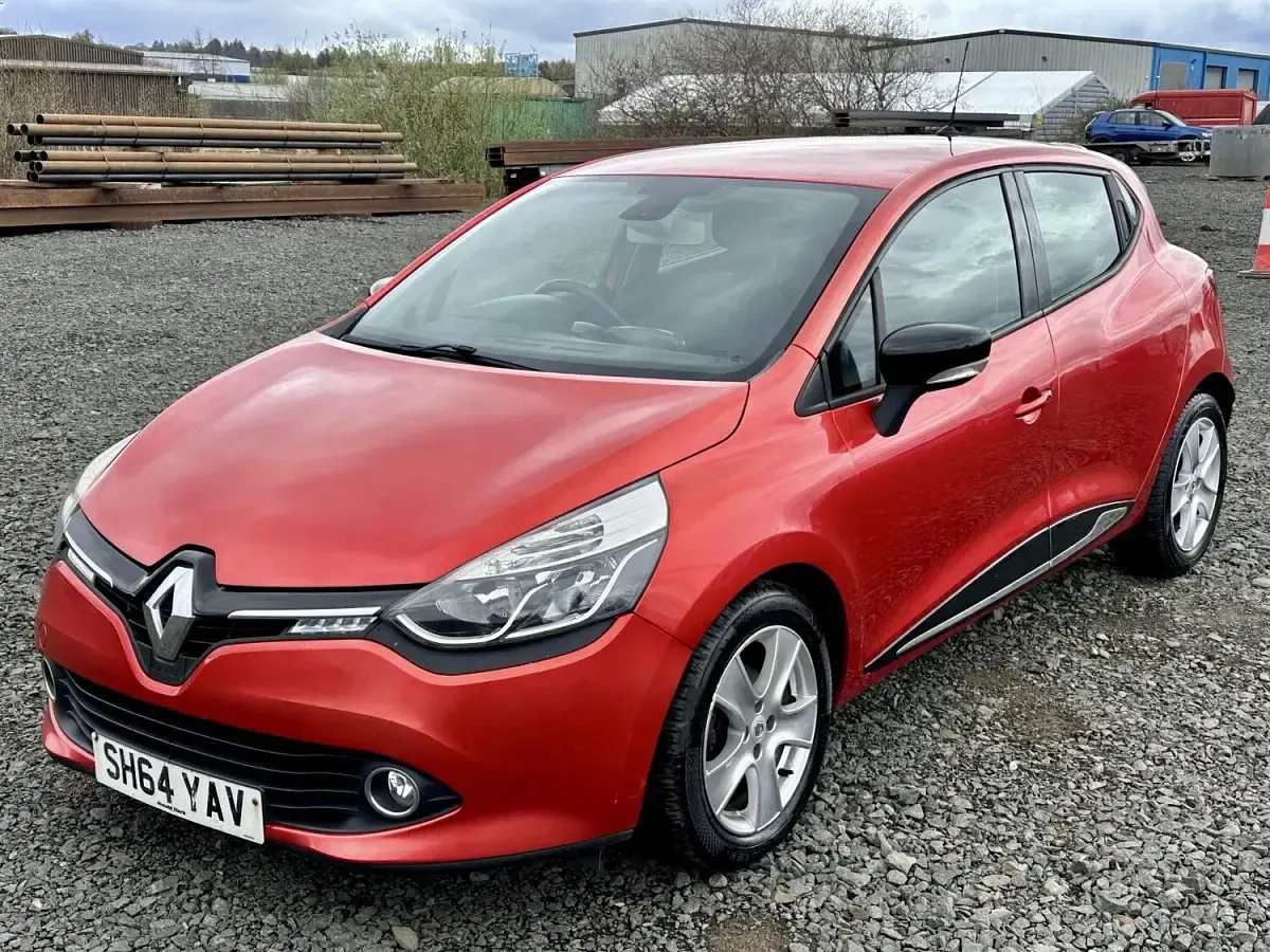 Used Renault Clio Dynamique 90 HP (66 kW) 2014 Red Hatchback