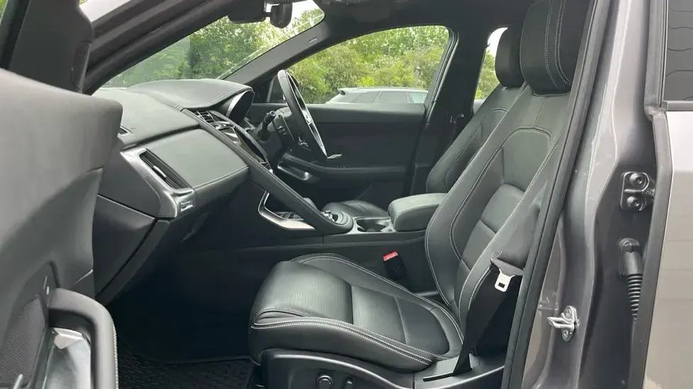 Usado Jaguar E-Pace R-Dynamic 309 HP (227 kW) 2023 Cinzento SUV