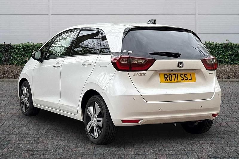 Used Honda Jazz Hybrid 109 HP (80 kW) 2021 White Hatchback