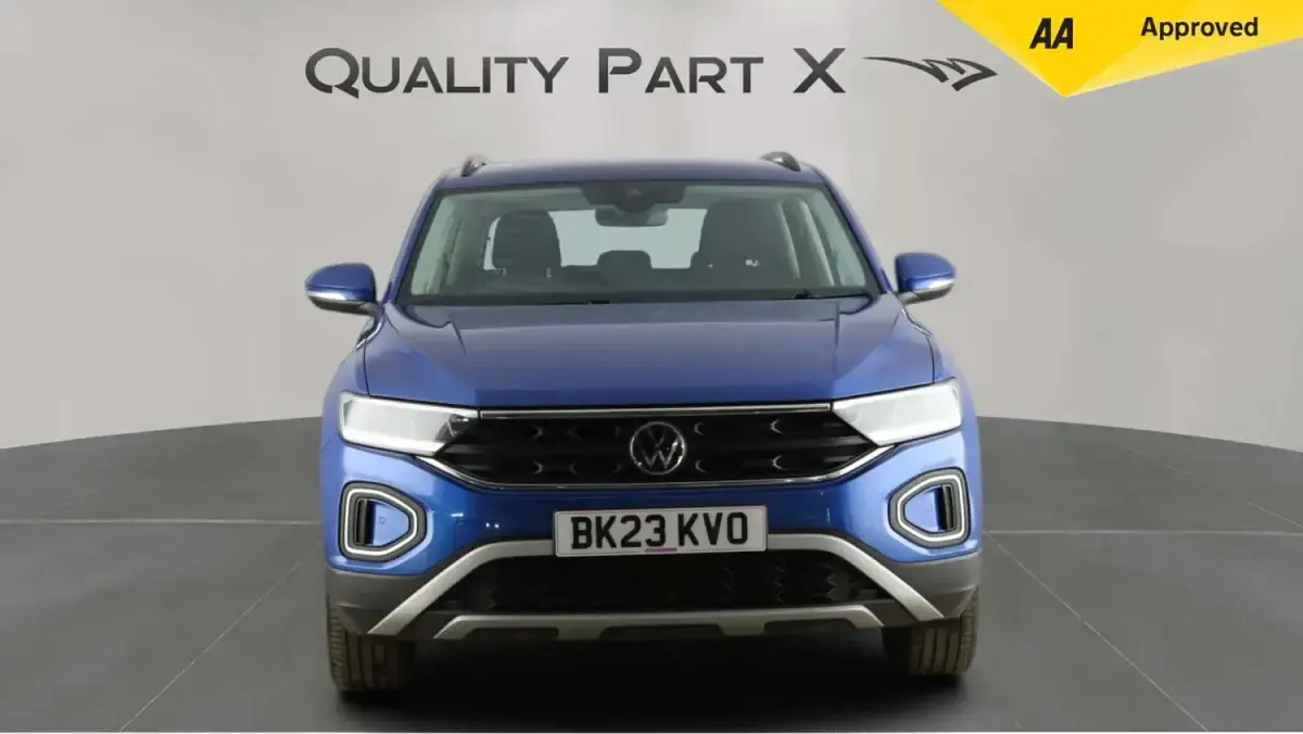 Used VW T-Roc Life 150 HP (110 kW) 2023 Blue SUV