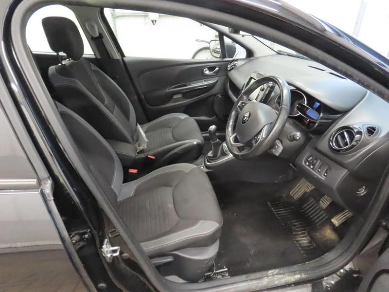 Used Renault Clio IV Dynamique 90 HP (66 kW) 2016 Black Hatchback