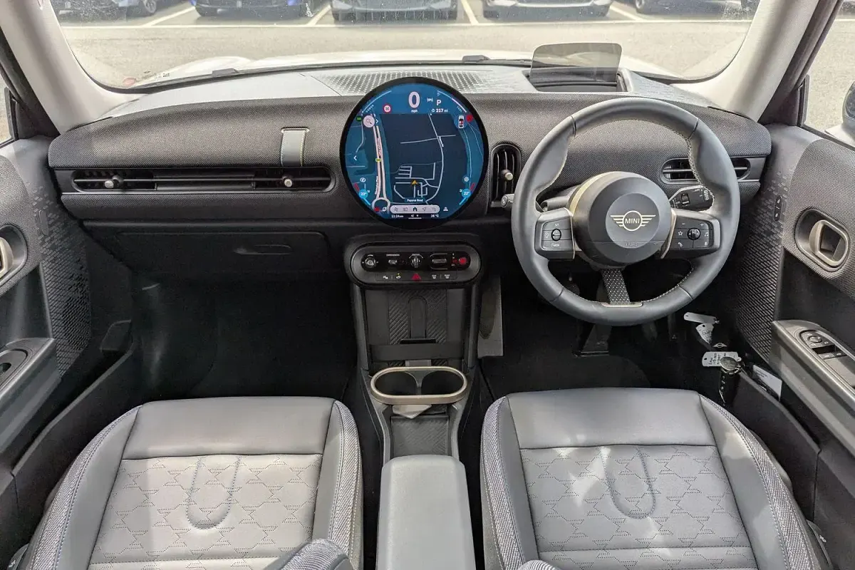Used Mini Cooper Hatch 154 HP (113 kW) 2024 Silver Hatchback