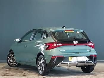 Used Hyundai i20 Advanced 100 HP (73 kW) 2023 Green Hatchback