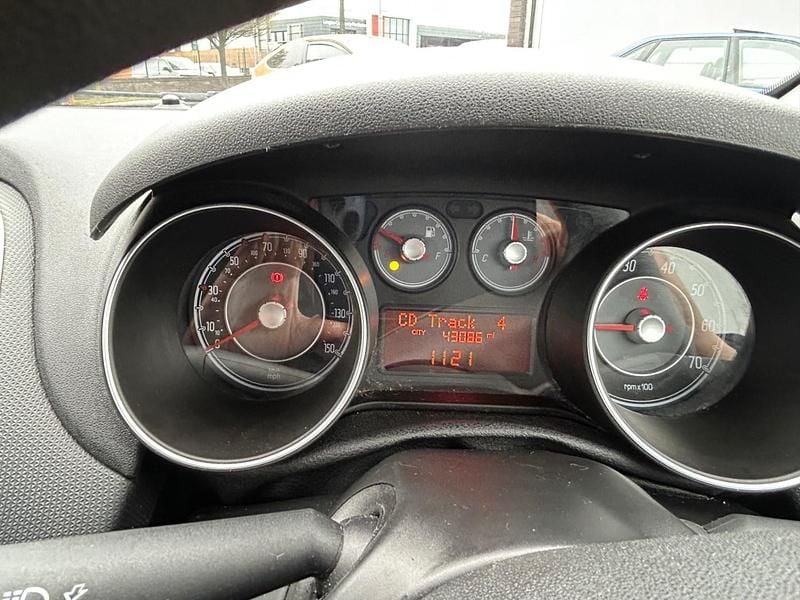 Used Fiat Punto Pop 69 HP (50 kW) 2013 White Hatchback