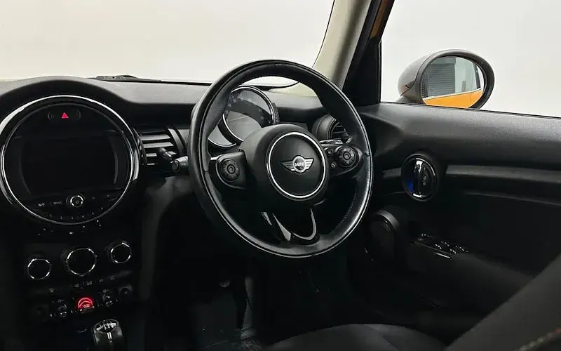 Used Mini Cooper Hatch 136 HP (100 kW) 2016 Orange Hatchback