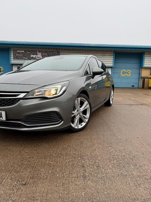 Used Vauxhall Astra SRi 200 HP (147 kW) 2018 Grey Hatchback