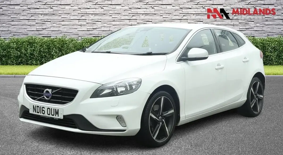 Used Volvo V40 R-Design 120 HP (88 kW) 2016 White Hatchback