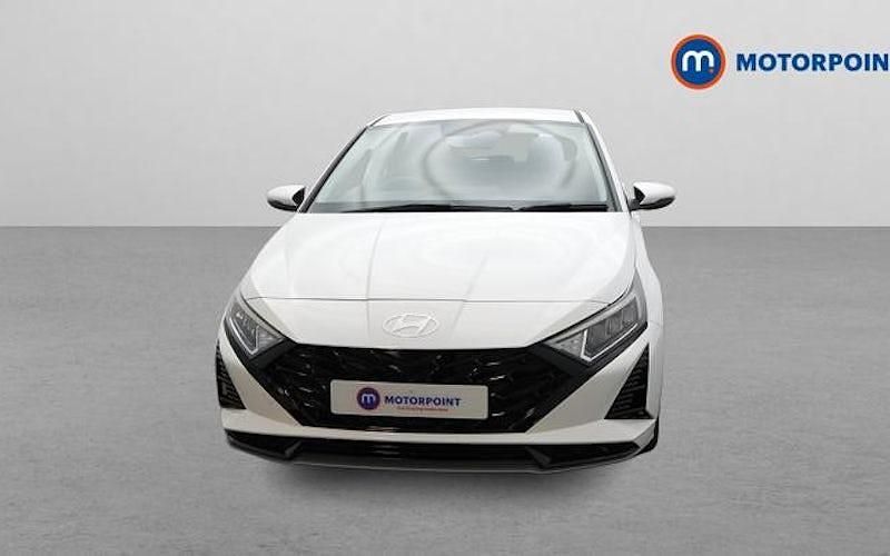 Used Hyundai i20 Advanced 101 HP (74 kW) 2024 White Hatchback