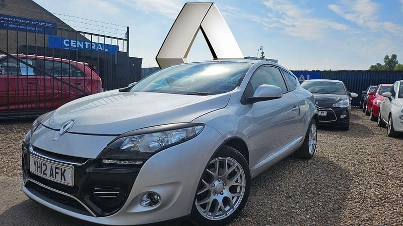 Silver Used 2012 Renault Mégane III Dynamique Hatchback | £3,295 (Fair price) - Image 1/4