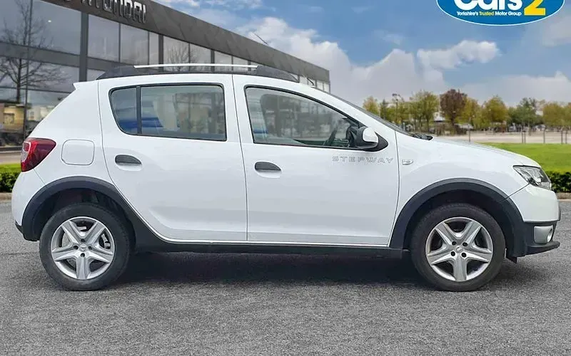 Used Dacia Sandero Ambiance 90 HP (66 kW) 2015 White Hatchback