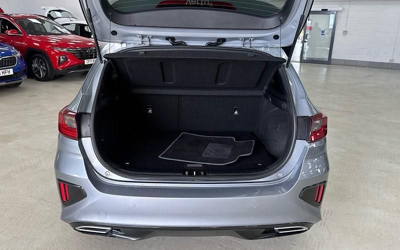 Used Kia Ceed GT-Line 140 HP (102 kW) 2019 Silver Hatchback