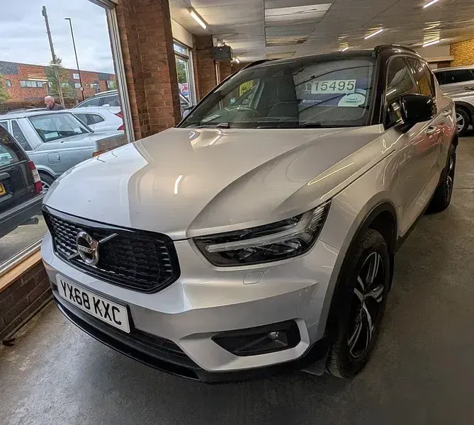 Usado Volvo XC40 R-Design 150 HP (110 kW) 2018 Prateado SUV