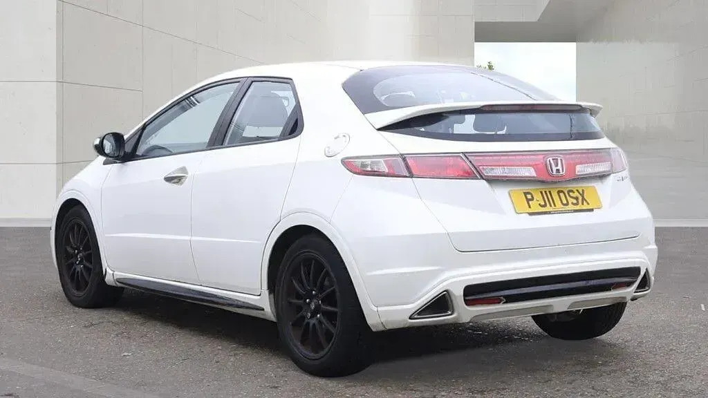 Used Honda Civic 98 HP (72 kW) 2011 White Hatchback
