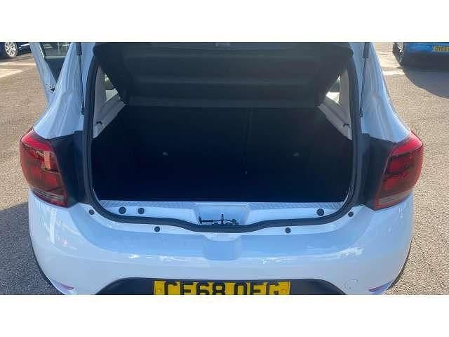 Used Dacia Sandero Essentiel 90 HP (66 kW) 2018 White Hatchback
