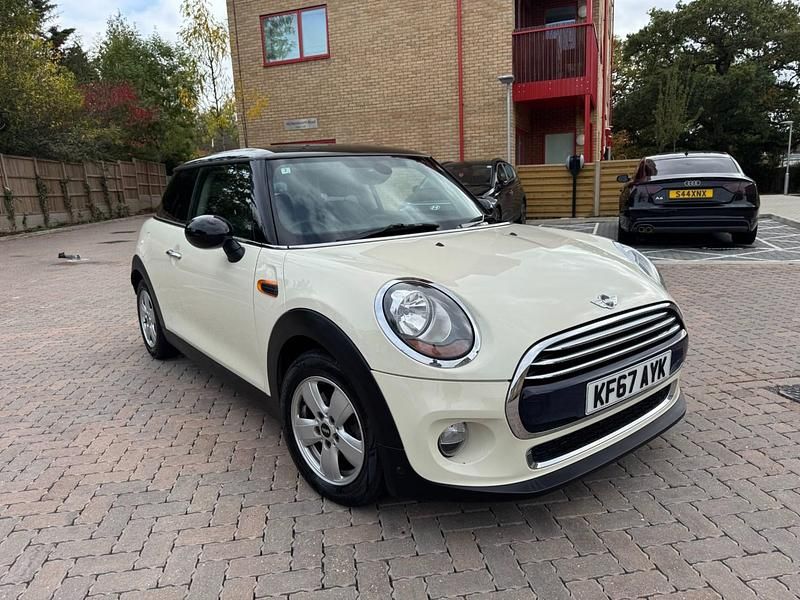 Used Mini Cooper 2018 White Hatchback