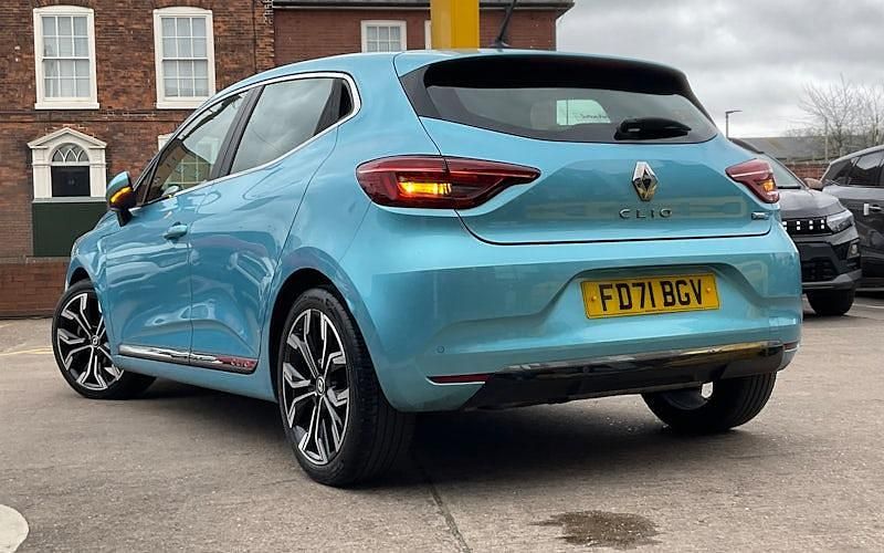 Used Renault Clio V Version S 140 HP (102 kW) 2022 Hatchback