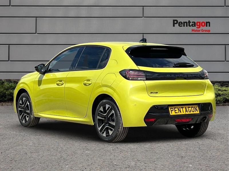 Used Peugeot 208 Allure 100 HP (73 kW) 2025 Yellow Hatchback
