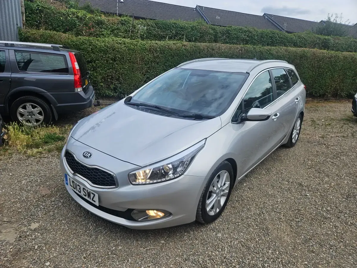 Used Kia Ceed 128 HP (94 kW) 2013 Machine silver metallic Hatchback