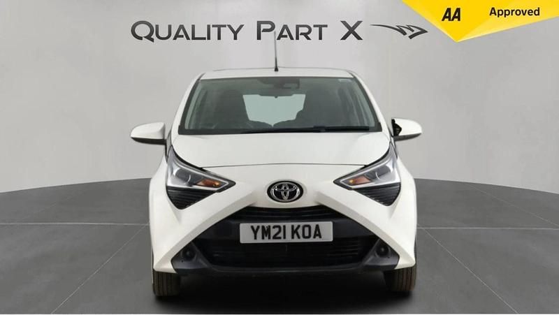 Used Toyota Aygo X-play 72 HP (52 kW) 2021 White Hatchback