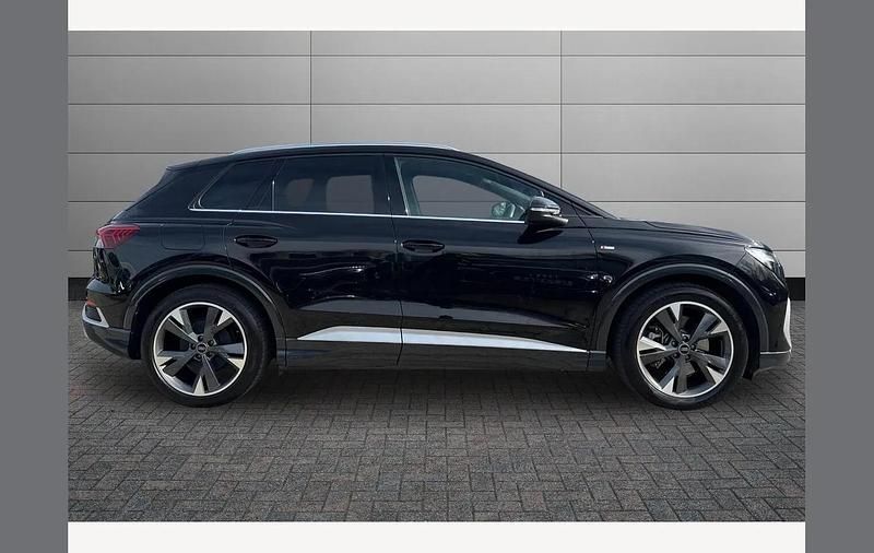 Second-hand Audi Q4 e-tron S-Line 250 kW (340 CP) 2024 Negru SUV