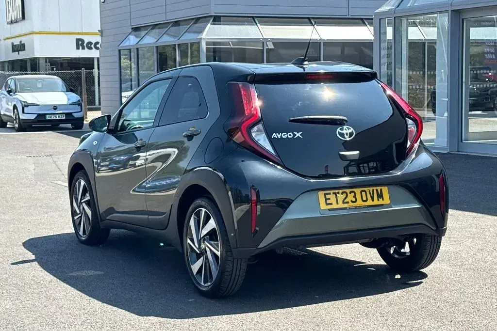 Used Toyota Aygo X 72 HP (52 kW) 2023 Green SUV