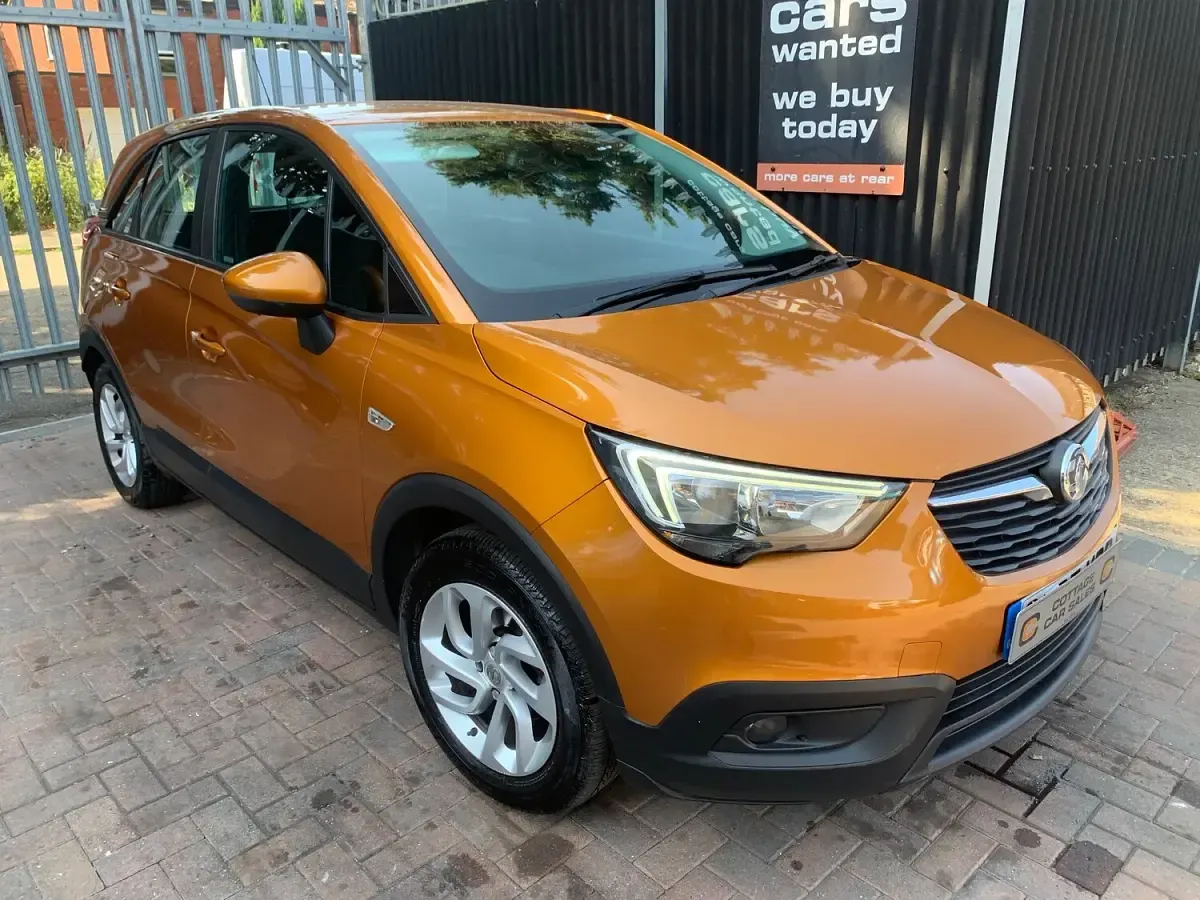 Used Vauxhall Crossland X 81 HP (59 kW) 2017 Orange SUV