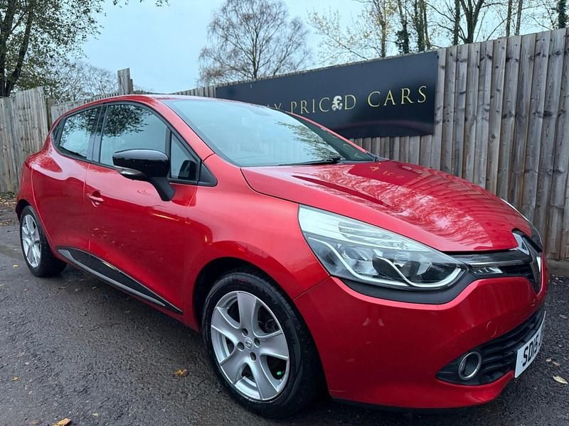 Red Used 2015 Renault Clio IV Dynamique Hatchback | £3,989 (Good price) - Image 1/4