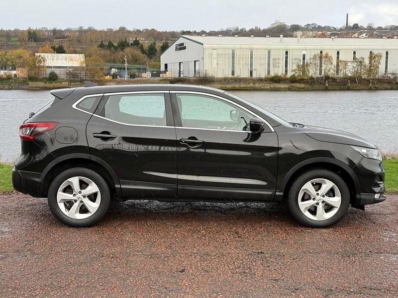 Used Nissan Qashqai Acenta Premium 115 HP (84 kW) 2019 Black SUV