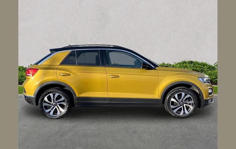 Used VW T-Roc Active 150 HP (110 kW) 2021 Yellow SUV