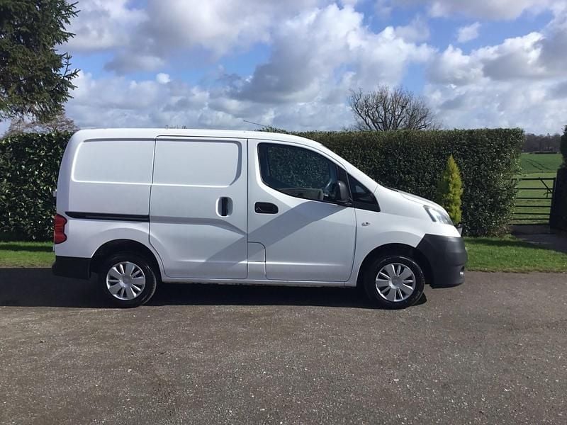 Used Nissan NV200 Acenta 2015 White MPV